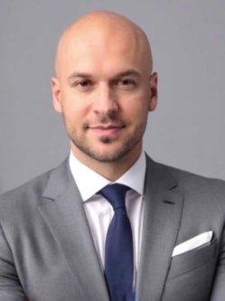 Zsolt, 38 �ves f�rfi, �rbotty�n