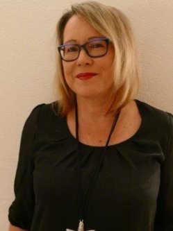 R�ka, 46 �ves n�, Eger