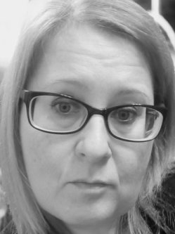 Zsuzsanna, 46 �ves n�, G�d�ll�