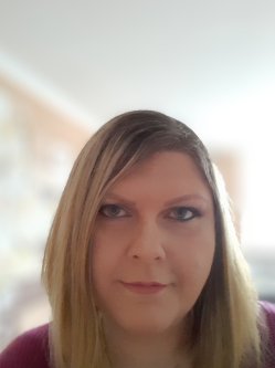 T�mea, 41 �ves n�, Kassa