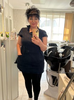 Gabriella, 46 �ves n�, J�noshida