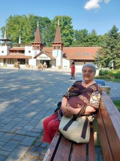 Jutka, 67 �ves n�, Koml�