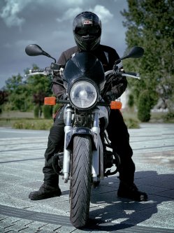 Viktor, 24 �ves f�rfi, Szigetv�r