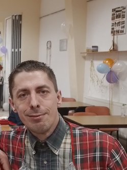 Virgil, 40 �ves f�rfi, M�rk