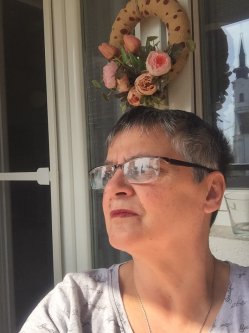 Rozi, 64 �ves n�, Heves