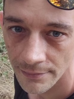 Gabor, 44 �ves f�rfi, Sopron