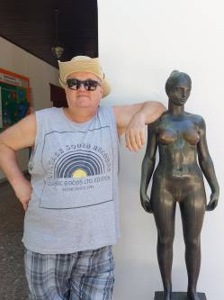 Andr�s, 59 �ves f�rfi, Bonyh�d