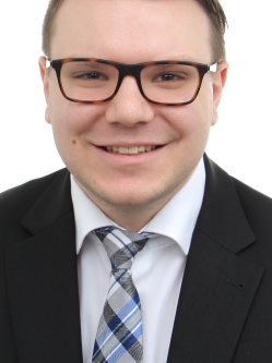 Viktor, 32 �ves f�rfi, Szeksz�rd