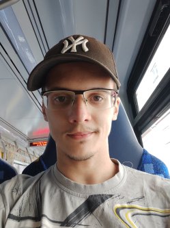 Viktor, 24 �ves f�rfi, H�dmez�v�s�rhely