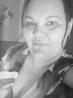 Katus, 42 �ves n�, G�d�ll�