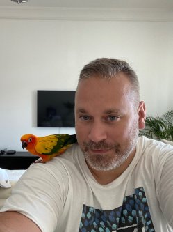 Lazlo, 46 �ves f�rfi, �zsia