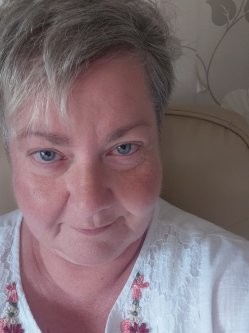 Andi, 51 �ves n�, Orosh�za