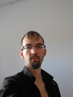 Attila, 35 �ves f�rfi, Tass