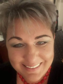 Anita, 49 �ves n�, F�ldes