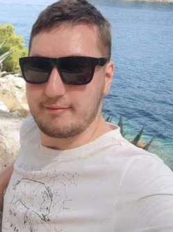 25 �ves salg�tarj�ni f�rfi