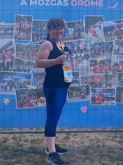 D�ri, 36 �ves n�, Pilisv�r�sv�r