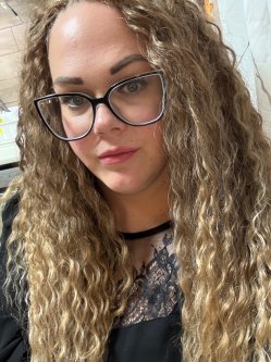 Dika33, 34 �ves n�, Akaszt�