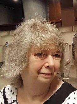 Gabi, 67 �ves n�, Budapest