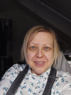 Kl�ri, 52 �ves n�, Csom�d