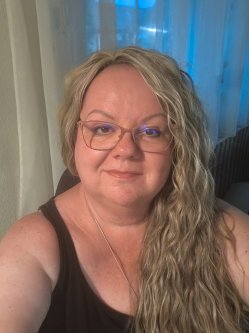 Jucicus, 56 �ves n�, J�szber�ny